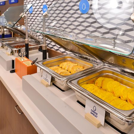 Holiday Inn Express & Suites - Detroit North - Roseville By Ihg Zewnętrze zdjęcie