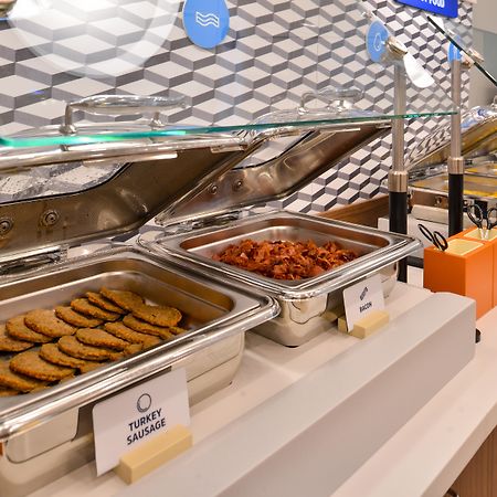 Holiday Inn Express & Suites - Detroit North - Roseville By Ihg Zewnętrze zdjęcie