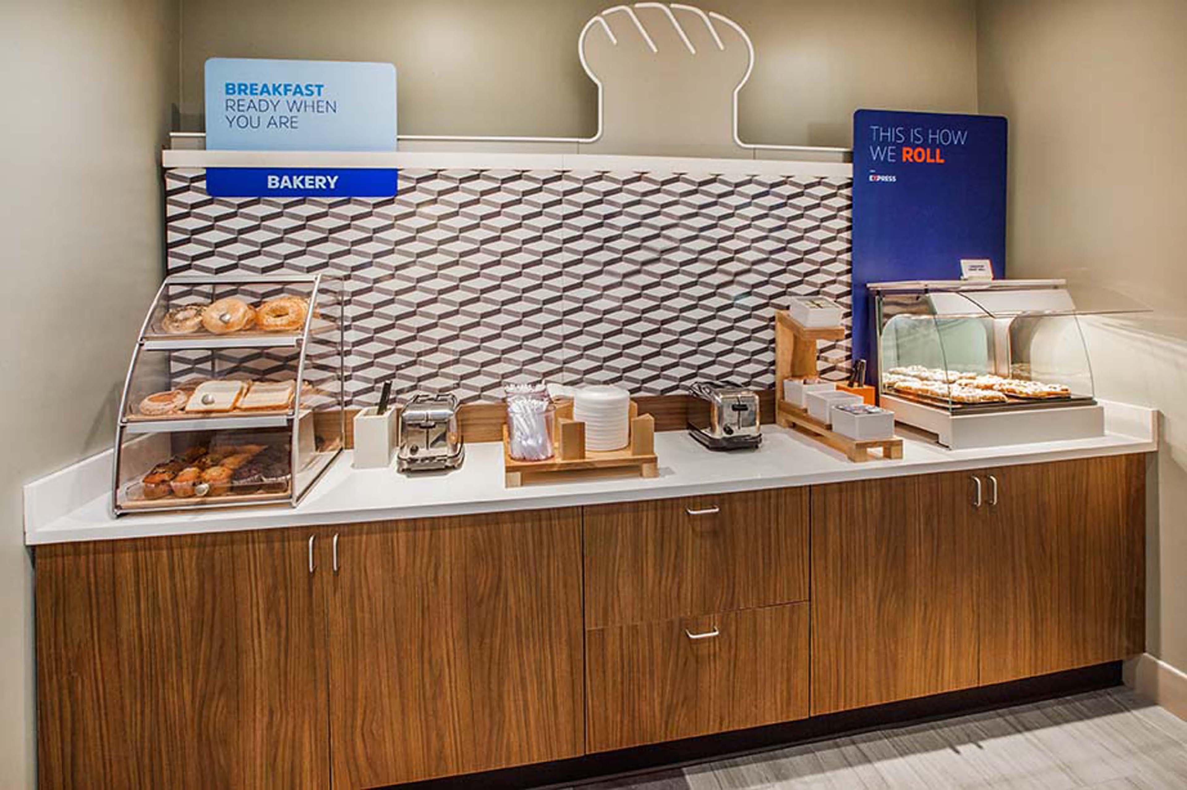 Holiday Inn Express & Suites - Detroit North - Roseville By Ihg Zewnętrze zdjęcie