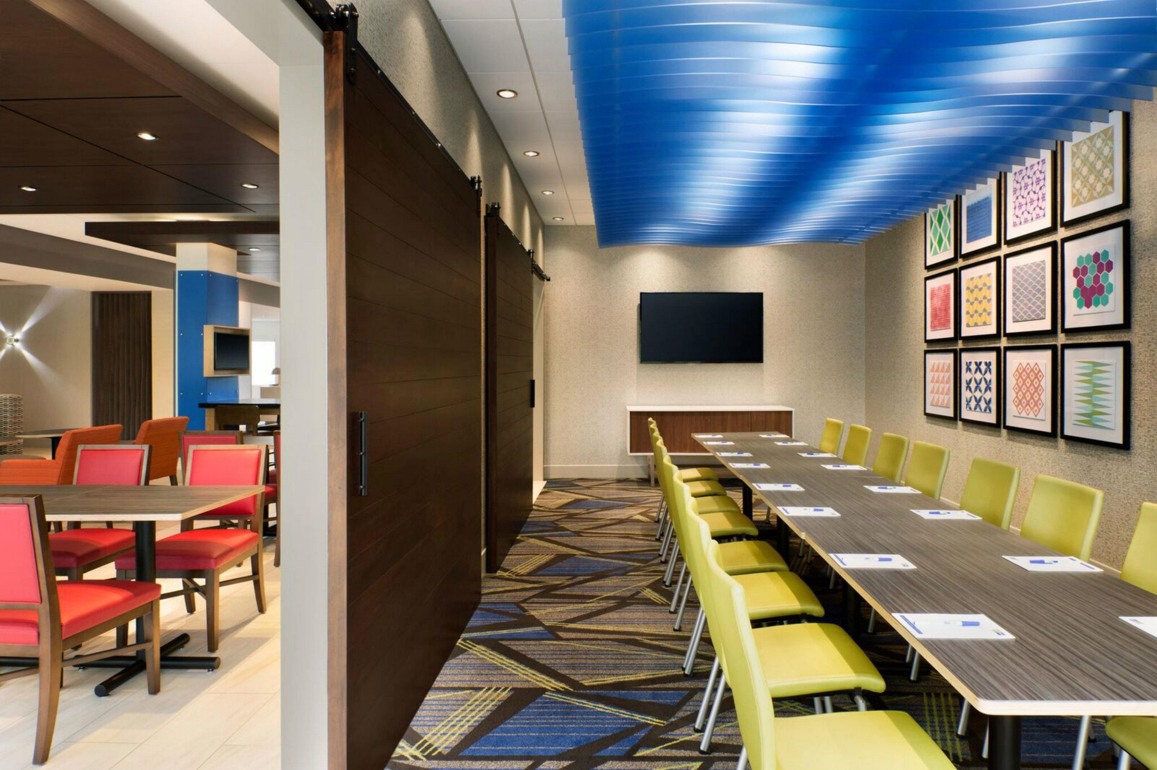 Holiday Inn Express & Suites - Detroit North - Roseville By Ihg Zewnętrze zdjęcie