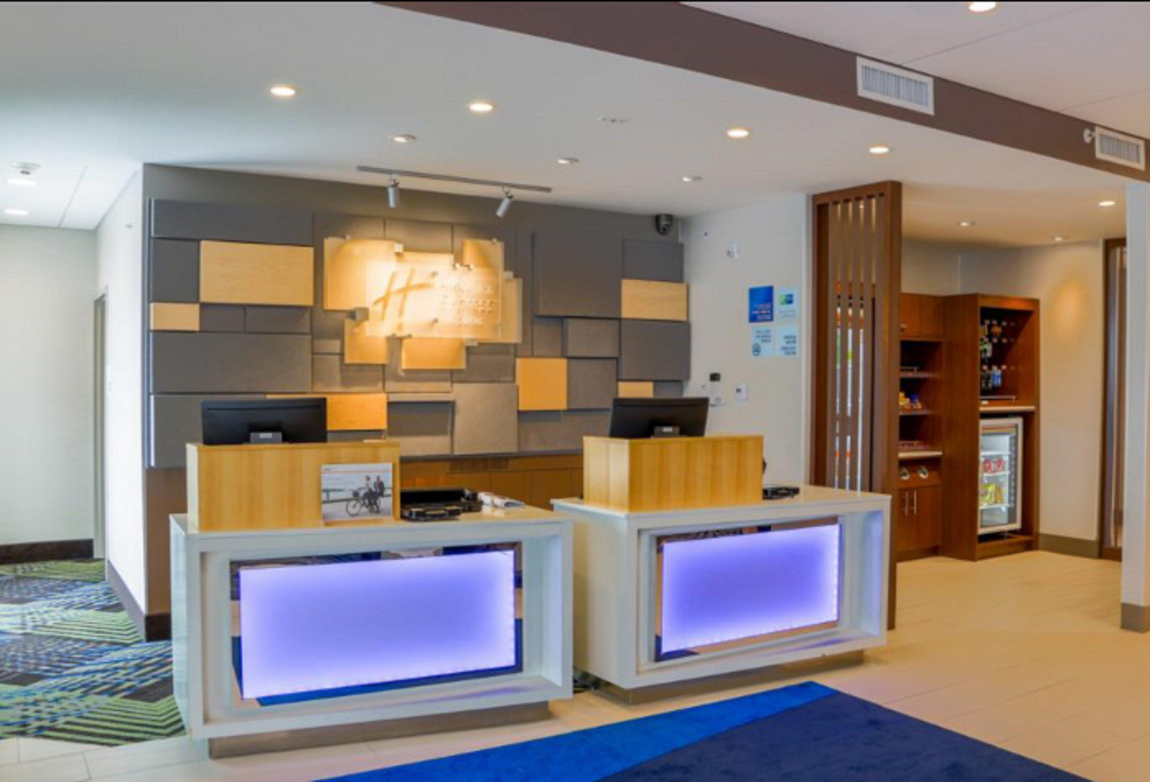 Holiday Inn Express & Suites - Detroit North - Roseville By Ihg Zewnętrze zdjęcie