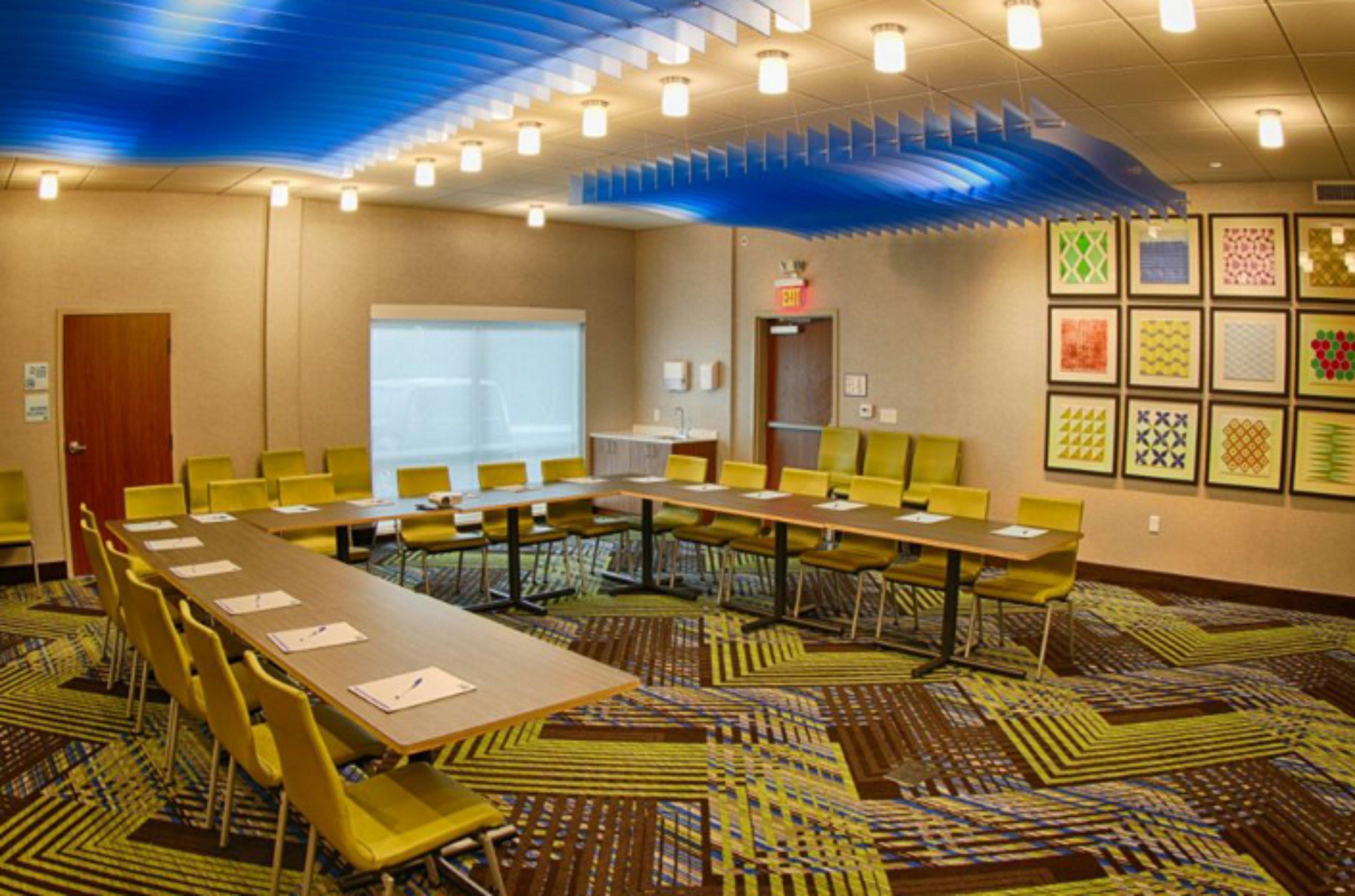 Holiday Inn Express & Suites - Detroit North - Roseville By Ihg Zewnętrze zdjęcie