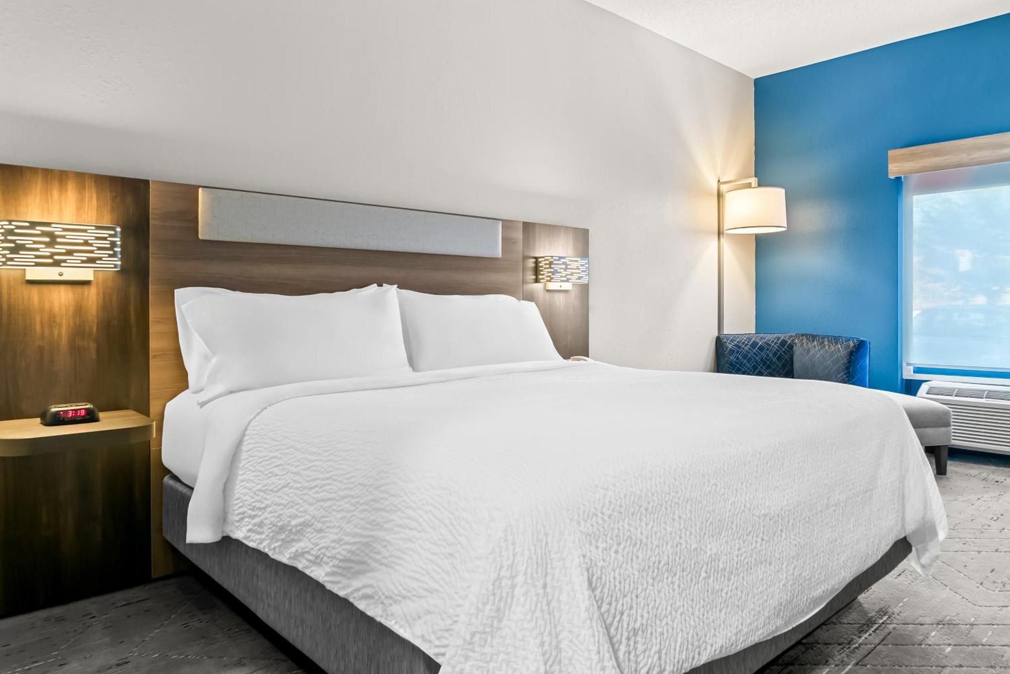 Holiday Inn Express & Suites - Detroit North - Roseville By Ihg Zewnętrze zdjęcie