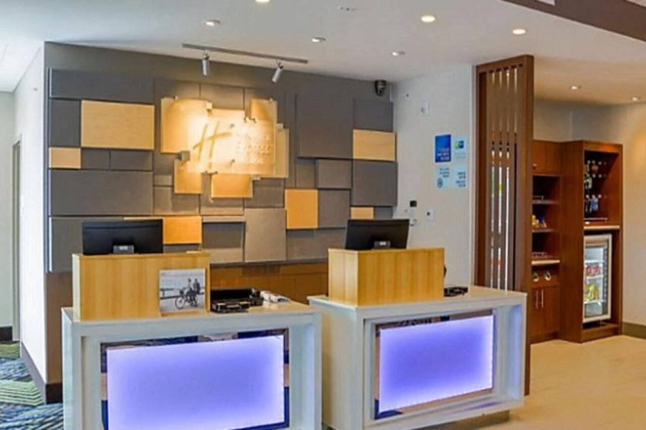 Holiday Inn Express & Suites - Detroit North - Roseville By Ihg Zewnętrze zdjęcie