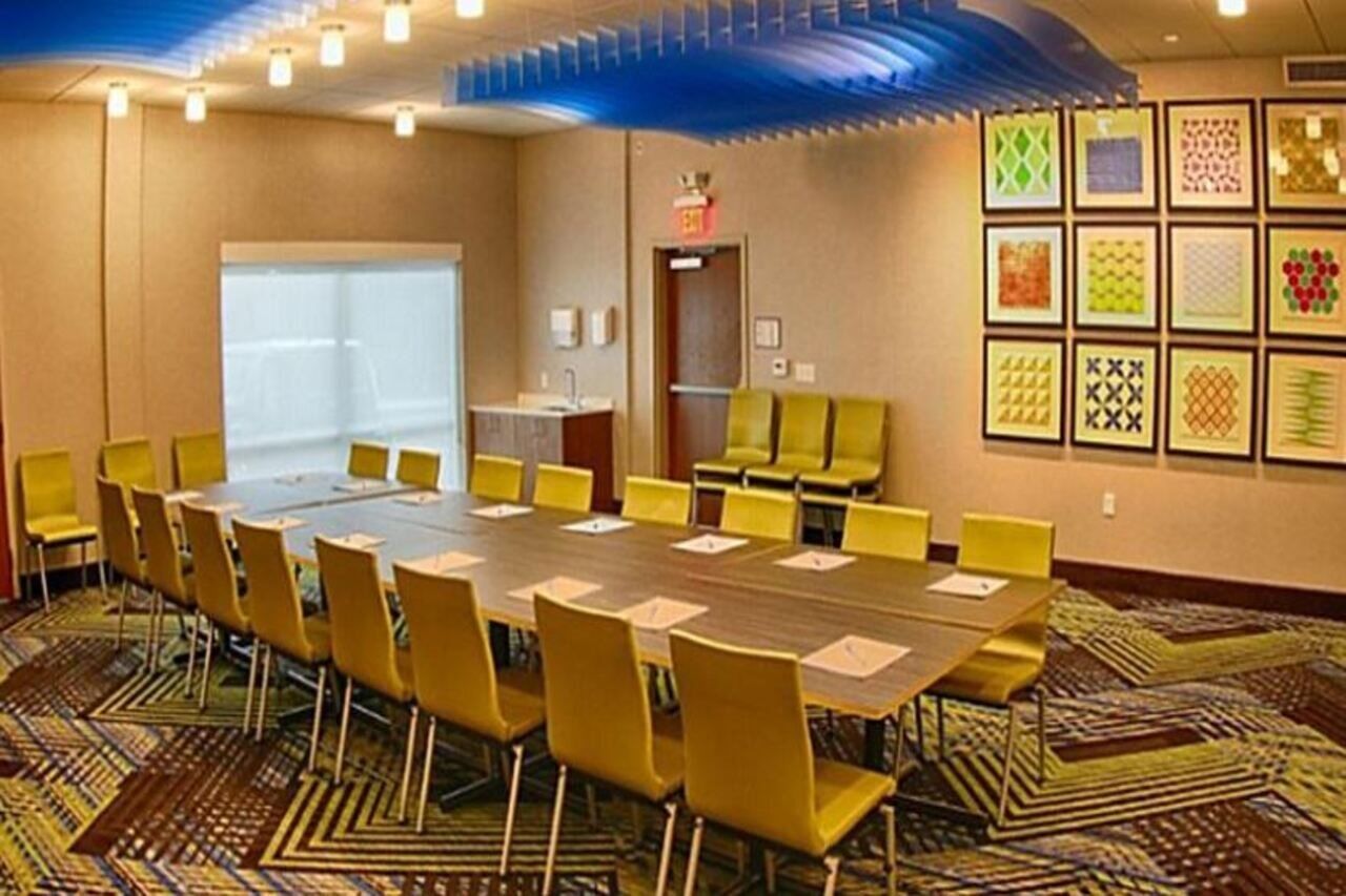 Holiday Inn Express & Suites - Detroit North - Roseville By Ihg Zewnętrze zdjęcie