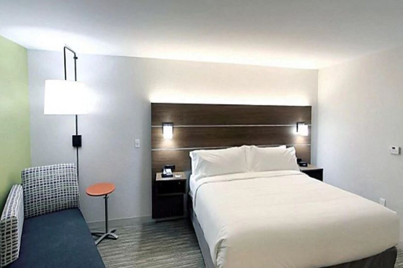 Holiday Inn Express & Suites - Detroit North - Roseville By Ihg Zewnętrze zdjęcie